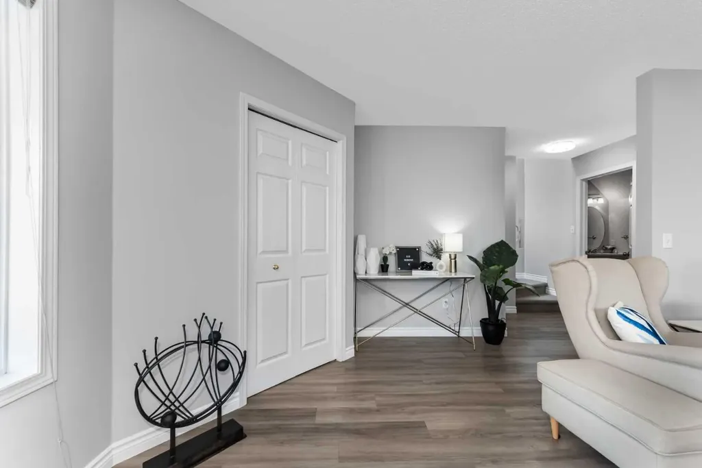 44 Tuscarora Place NW Calgary AB T3L 2G1