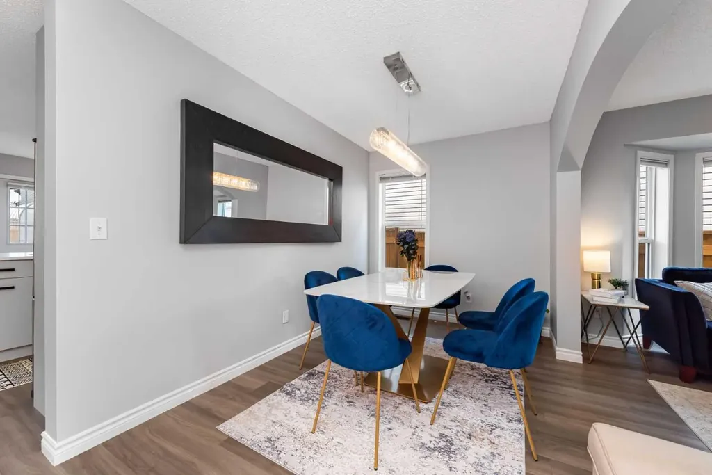 44 Tuscarora Place NW Calgary AB T3L 2G1