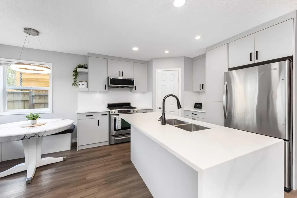 44 Tuscarora Place NW Calgary AB T3L 2G1