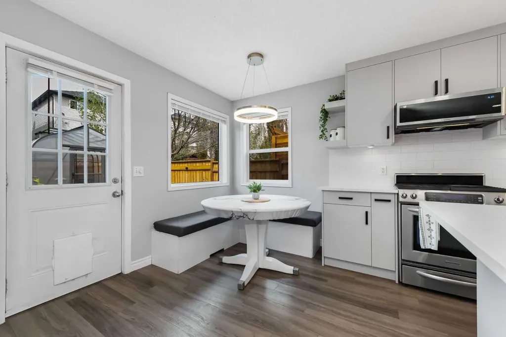 44 Tuscarora Place NW Calgary AB T3L 2G1