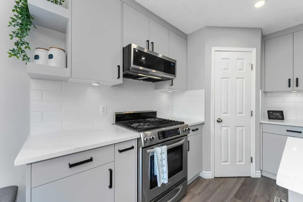 44 Tuscarora Place NW Calgary AB T3L 2G1
