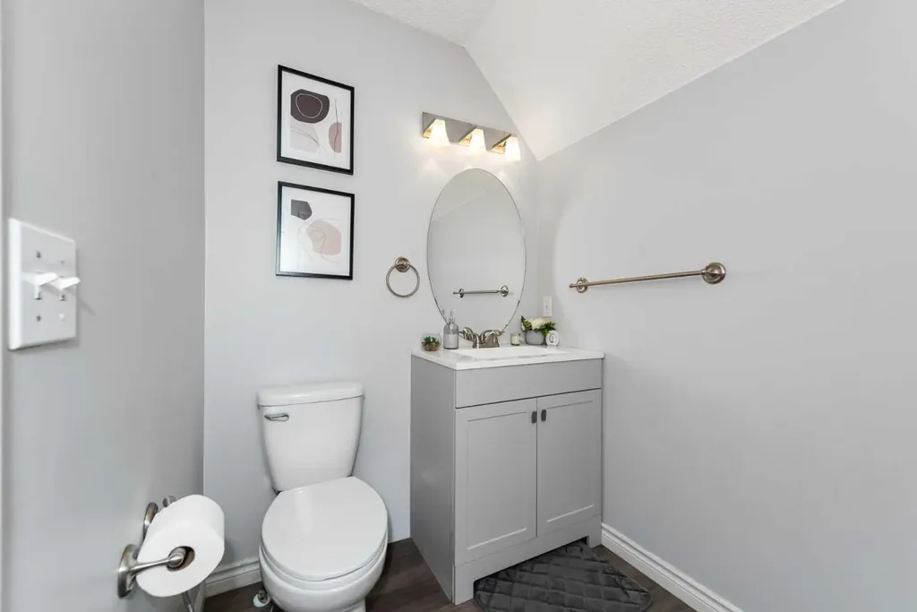 44 Tuscarora Place NW Calgary AB T3L 2G1