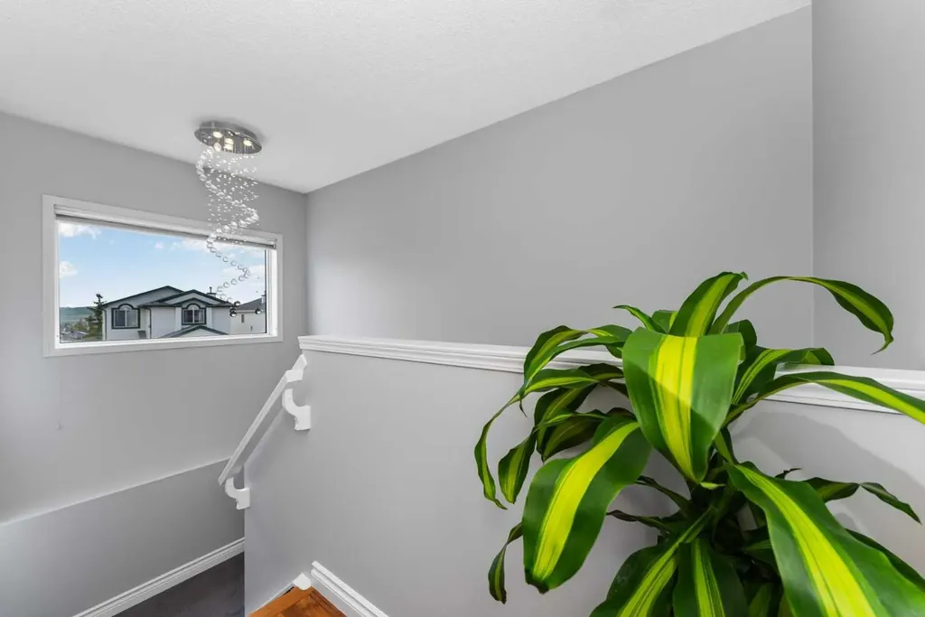 44 Tuscarora Place NW Calgary AB T3L 2G1