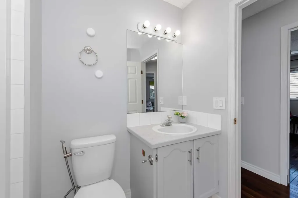 44 Tuscarora Place NW Calgary AB T3L 2G1