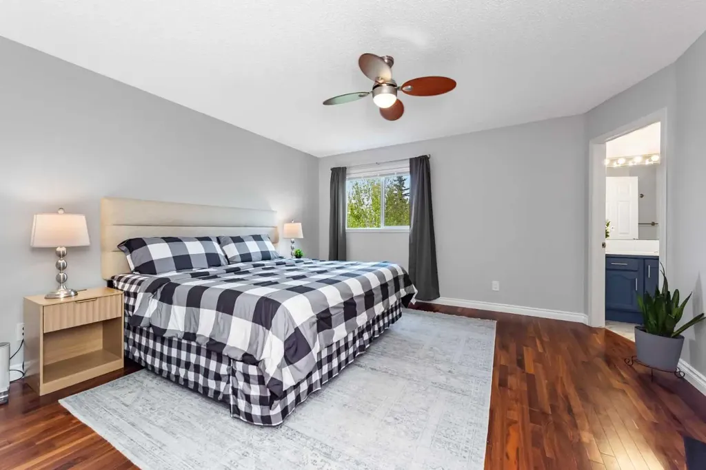 44 Tuscarora Place NW Calgary AB T3L 2G1