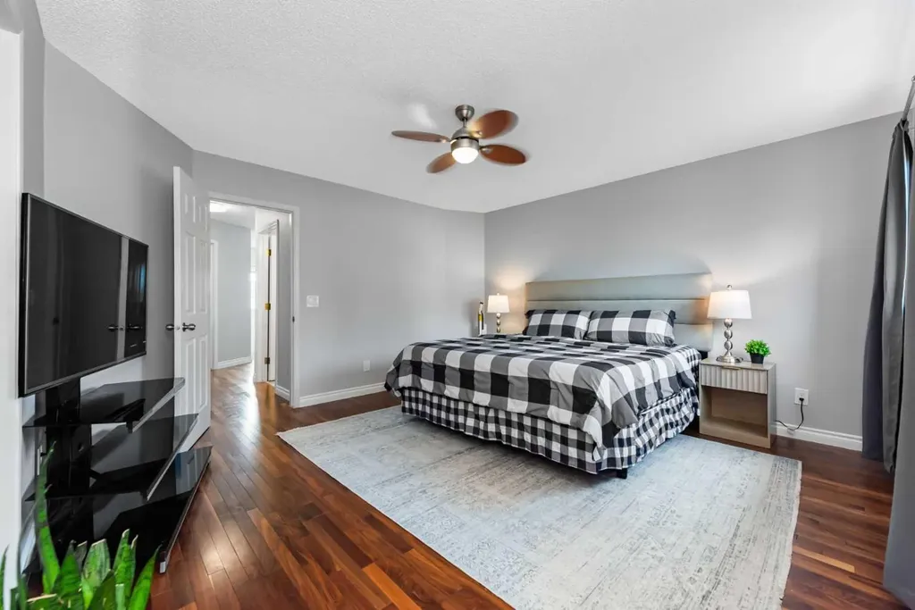 44 Tuscarora Place NW Calgary AB T3L 2G1