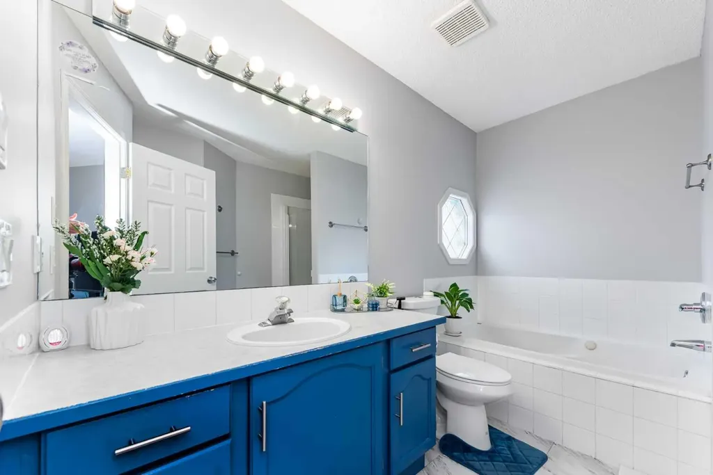 44 Tuscarora Place NW Calgary AB T3L 2G1