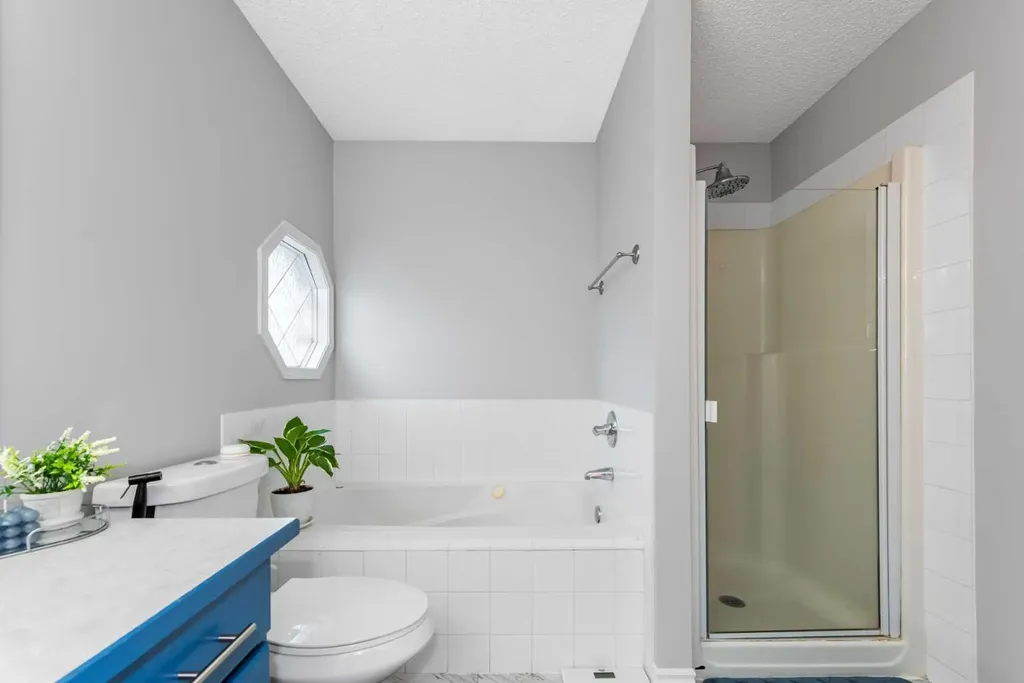 44 Tuscarora Place NW Calgary AB T3L 2G1