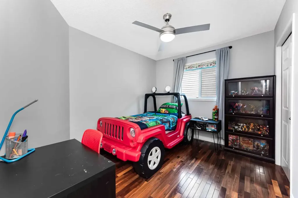 44 Tuscarora Place NW Calgary AB T3L 2G1