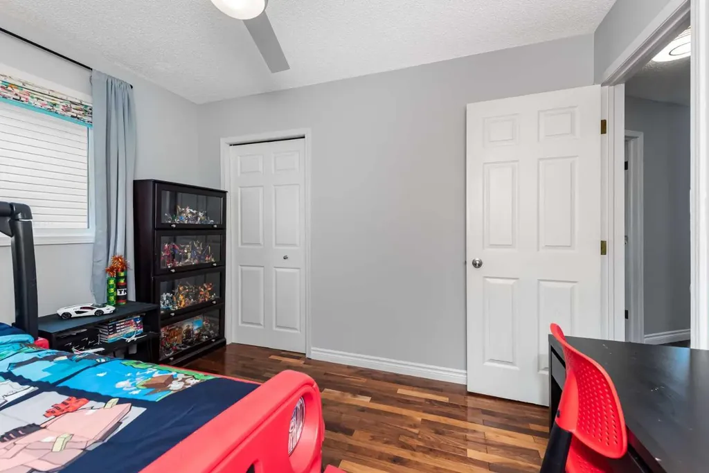 44 Tuscarora Place NW Calgary AB T3L 2G1