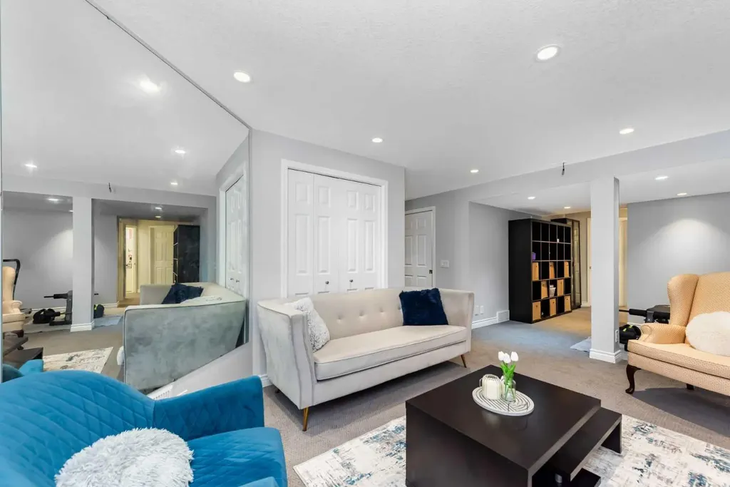 44 Tuscarora Place NW Calgary AB T3L 2G1