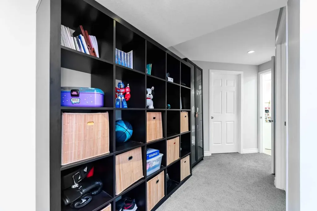 44 Tuscarora Place NW Calgary AB T3L 2G1