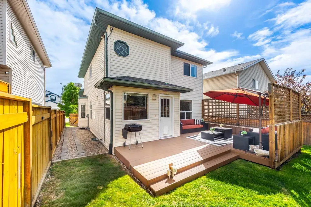 44 Tuscarora Place NW Calgary AB T3L 2G1