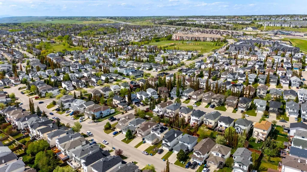 44 Tuscarora Place NW Calgary AB T3L 2G1