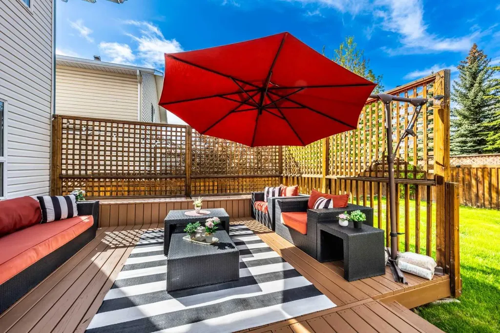 44 Tuscarora Place NW Calgary AB T3L 2G1