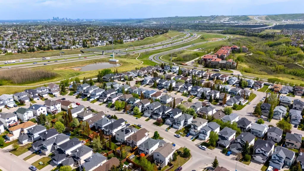 44 Tuscarora Place NW Calgary AB T3L 2G1