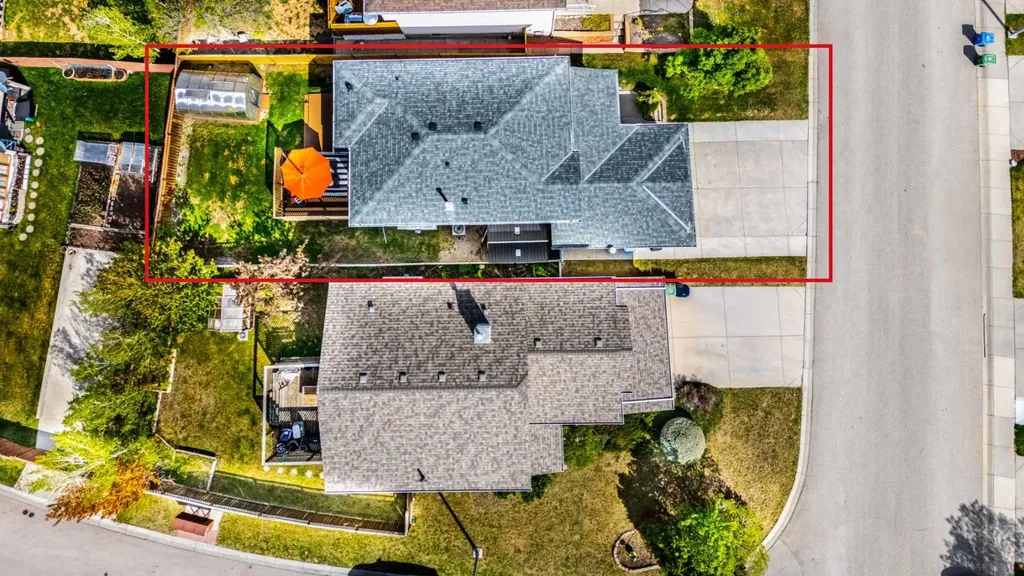 44 Tuscarora Place NW Calgary AB T3L 2G1