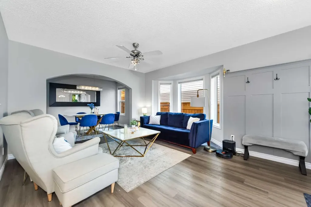 44 Tuscarora Place NW Calgary AB T3L 2G1