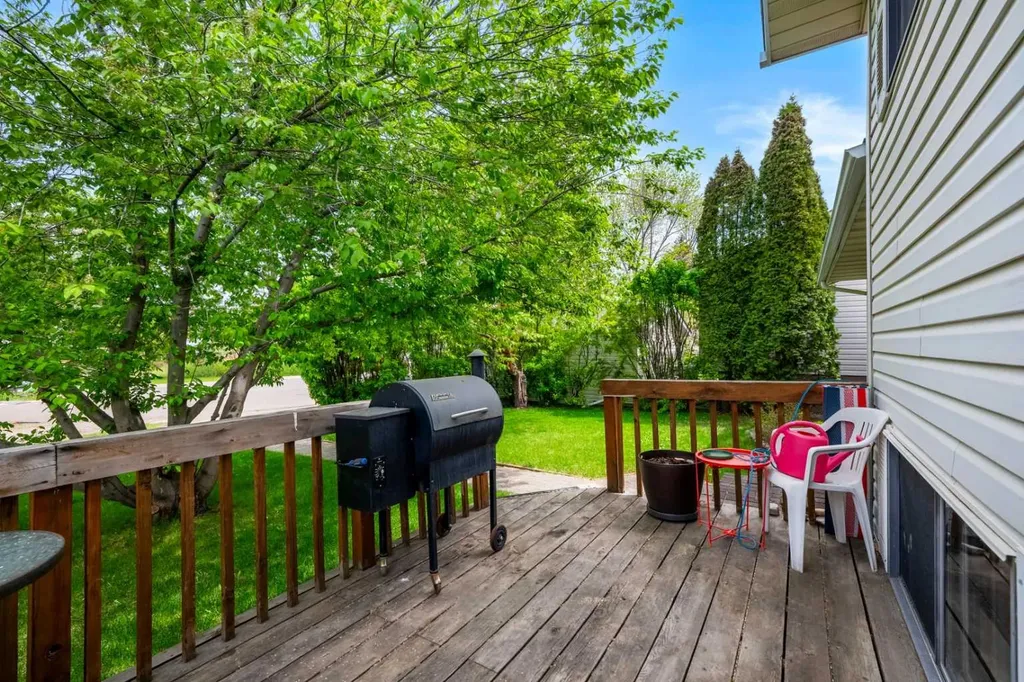 224 Ranchview Place NW Calgary AB T3G 1R7