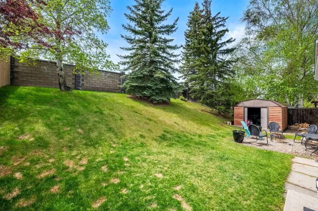 224 Ranchview Place NW Calgary AB T3G 1R7