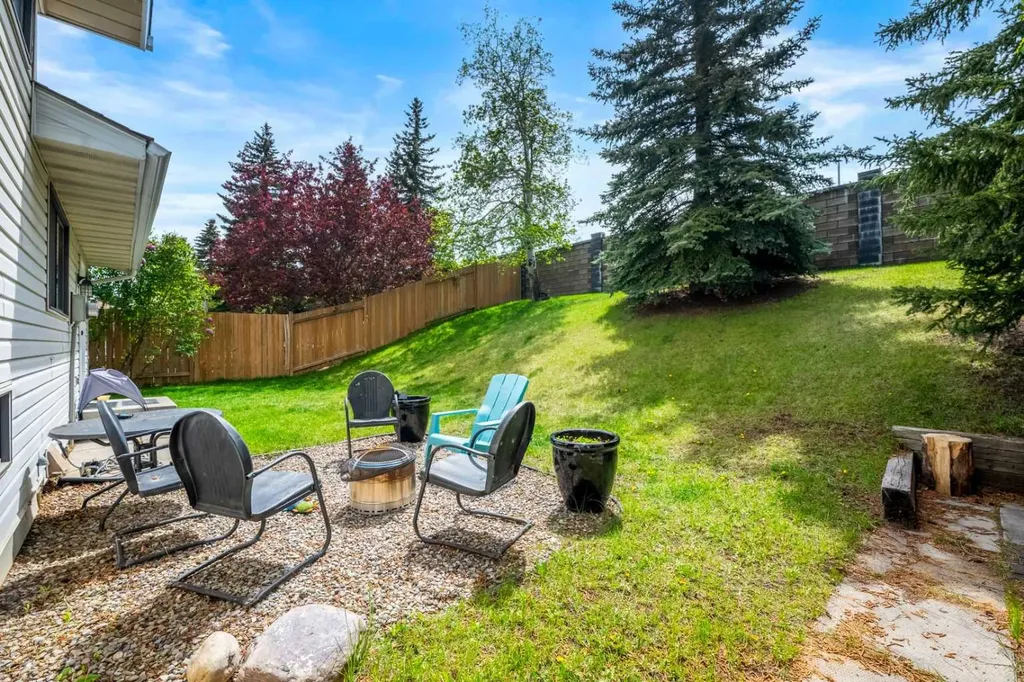 224 Ranchview Place NW Calgary AB T3G 1R7