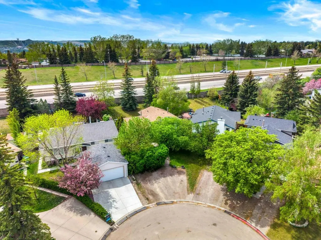 224 Ranchview Place NW Calgary AB T3G 1R7