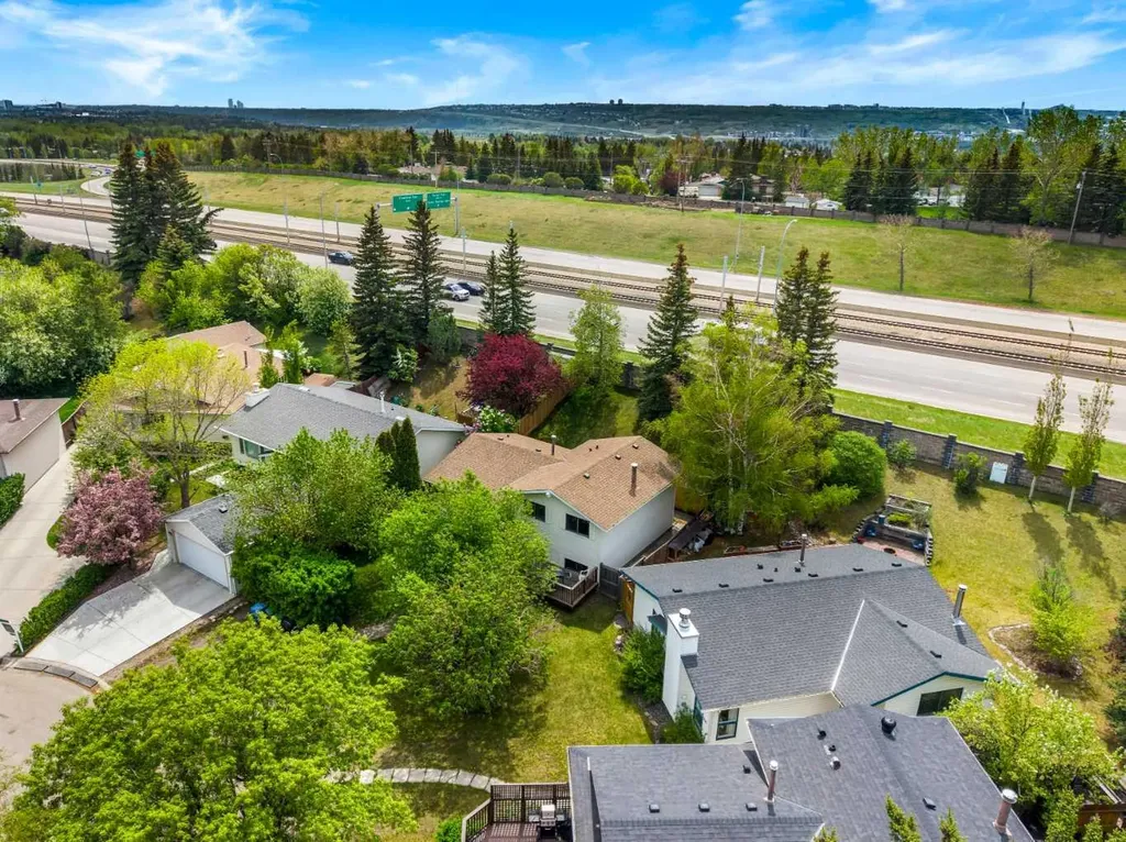 224 Ranchview Place NW Calgary AB T3G 1R7
