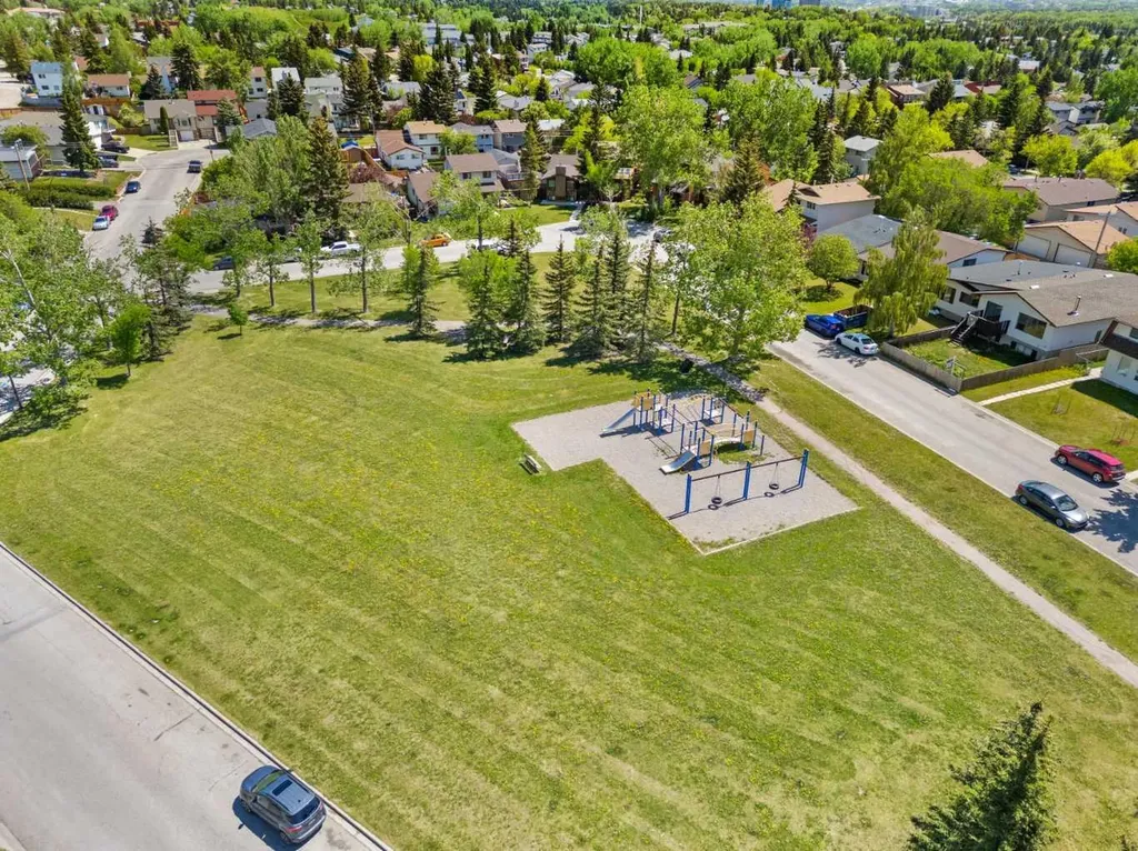 224 Ranchview Place NW Calgary AB T3G 1R7
