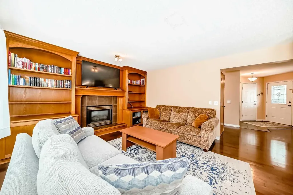 327 Hidden Ranch Circle NW Calgary AB T3A 5R3