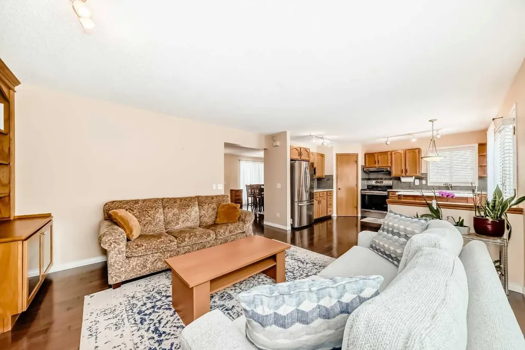 327 Hidden Ranch Circle NW Calgary AB T3A 5R3