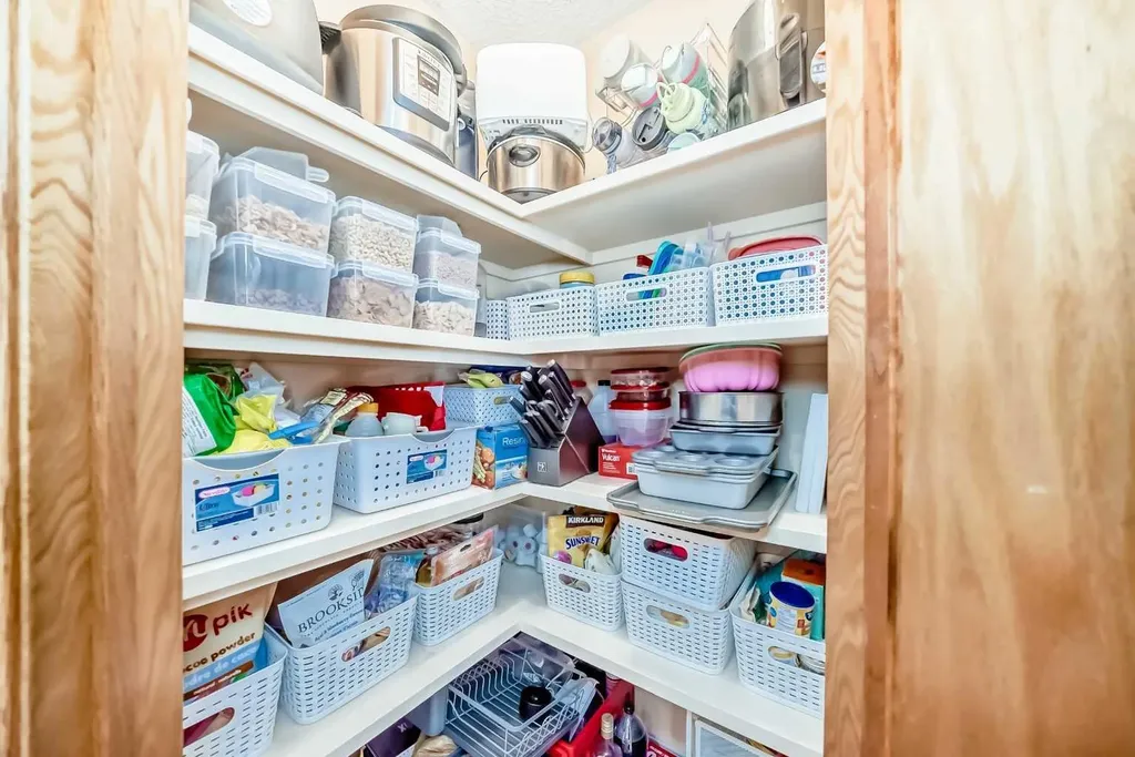 327 Hidden Ranch Circle NW Calgary AB T3A 5R3