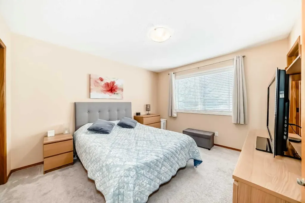 327 Hidden Ranch Circle NW Calgary AB T3A 5R3
