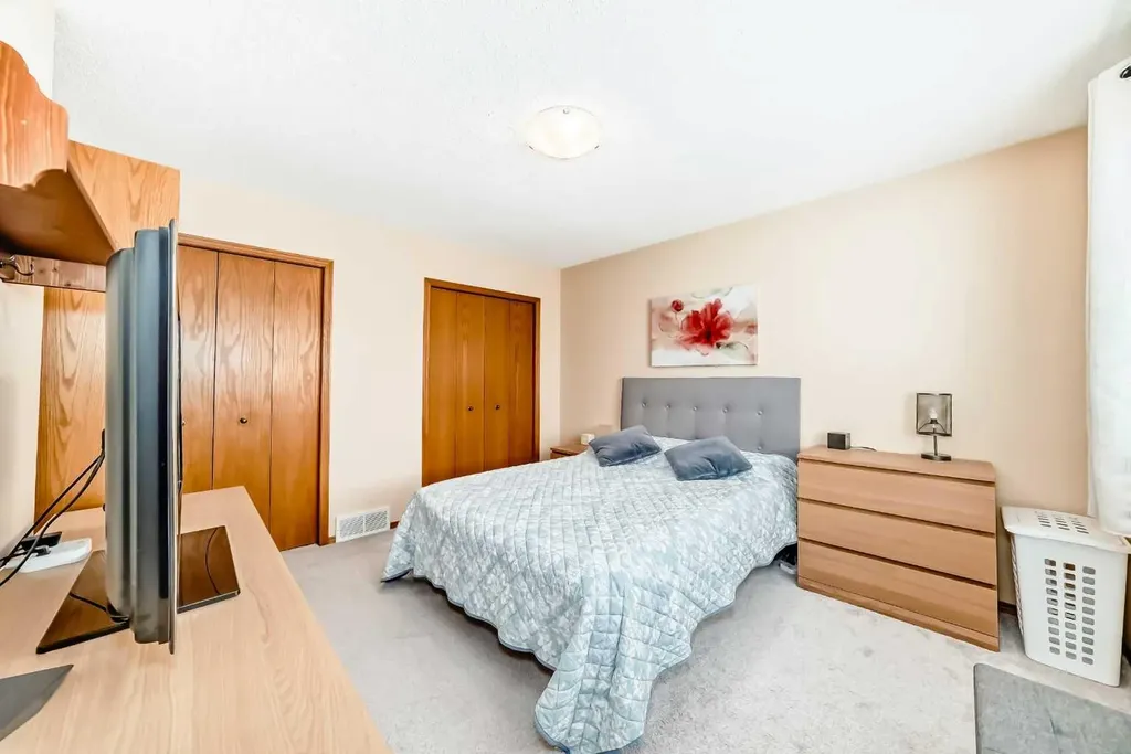 327 Hidden Ranch Circle NW Calgary AB T3A 5R3