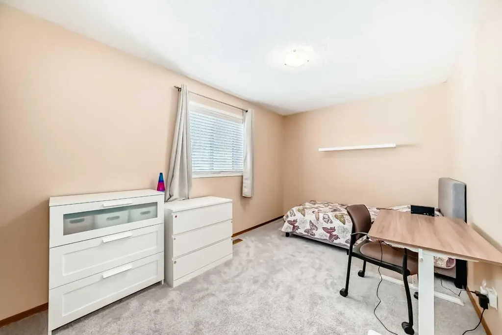 327 Hidden Ranch Circle NW Calgary AB T3A 5R3