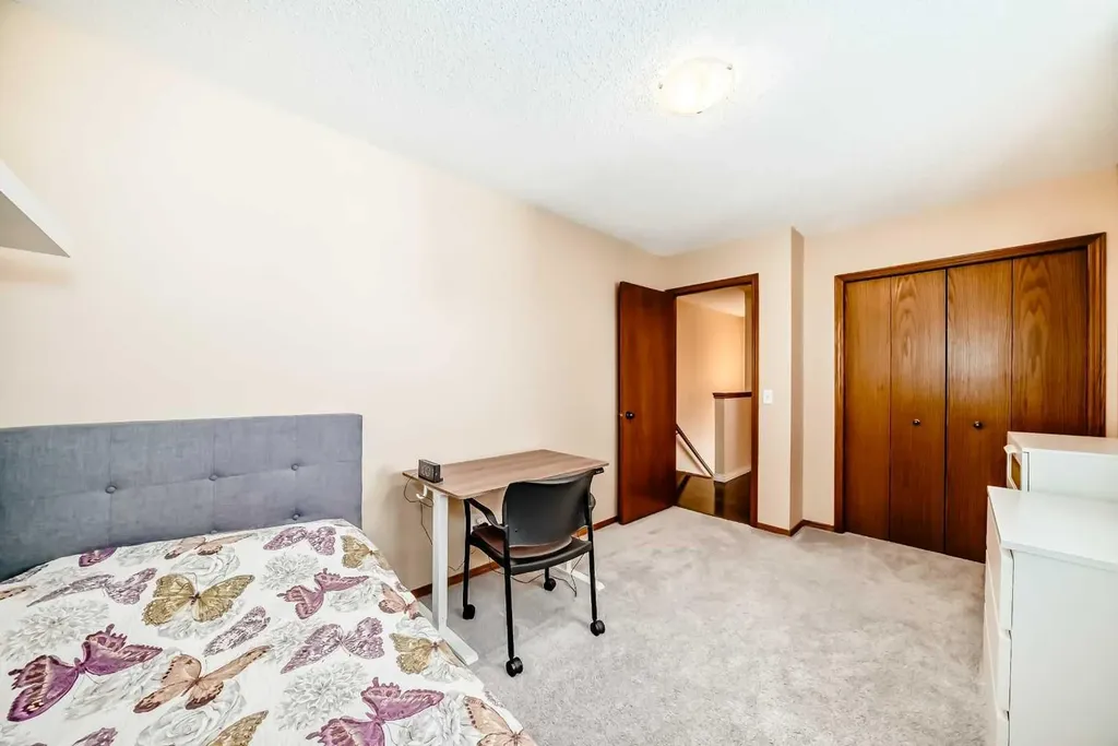 327 Hidden Ranch Circle NW Calgary AB T3A 5R3