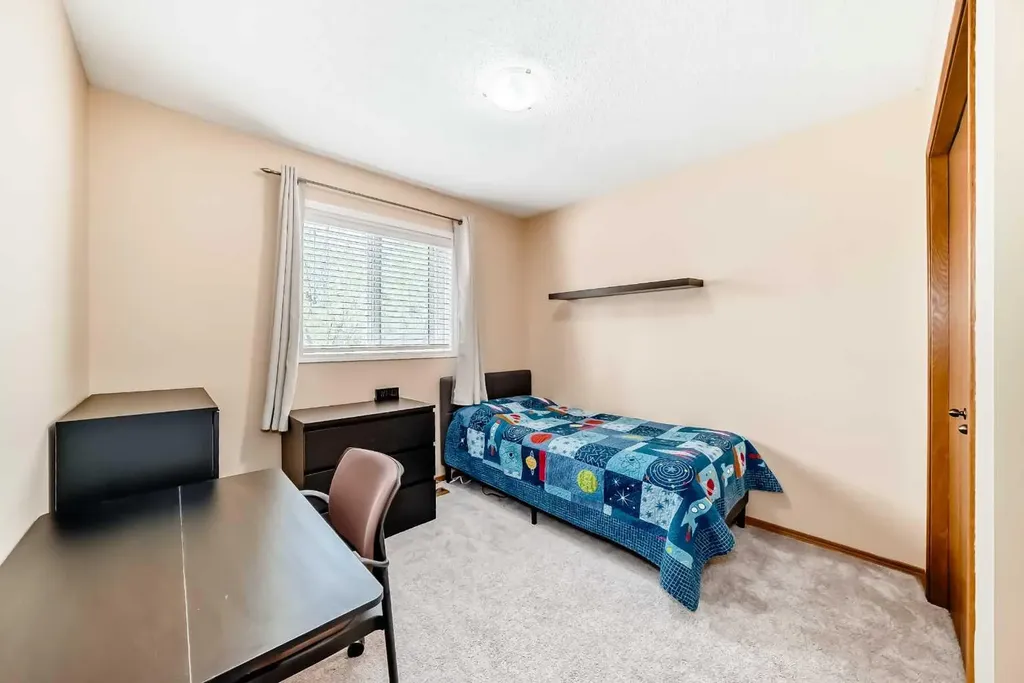 327 Hidden Ranch Circle NW Calgary AB T3A 5R3