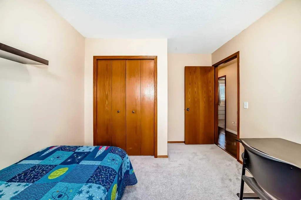 327 Hidden Ranch Circle NW Calgary AB T3A 5R3