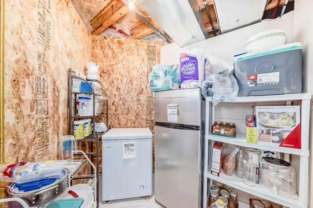 327 Hidden Ranch Circle NW Calgary AB T3A 5R3
