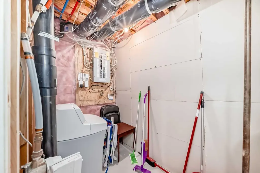 327 Hidden Ranch Circle NW Calgary AB T3A 5R3