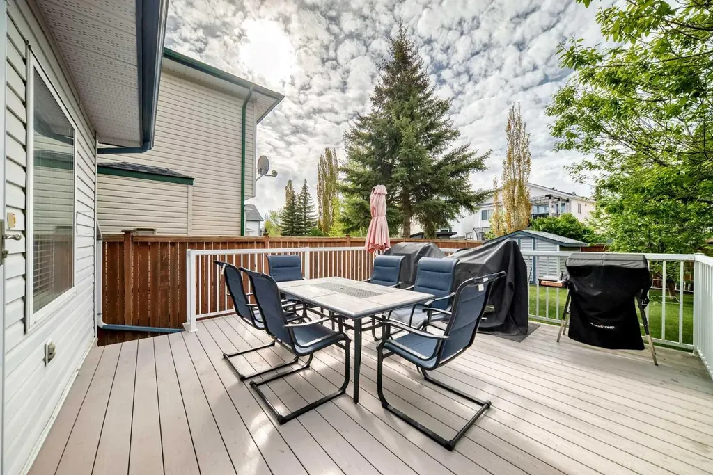 327 Hidden Ranch Circle NW Calgary AB T3A 5R3