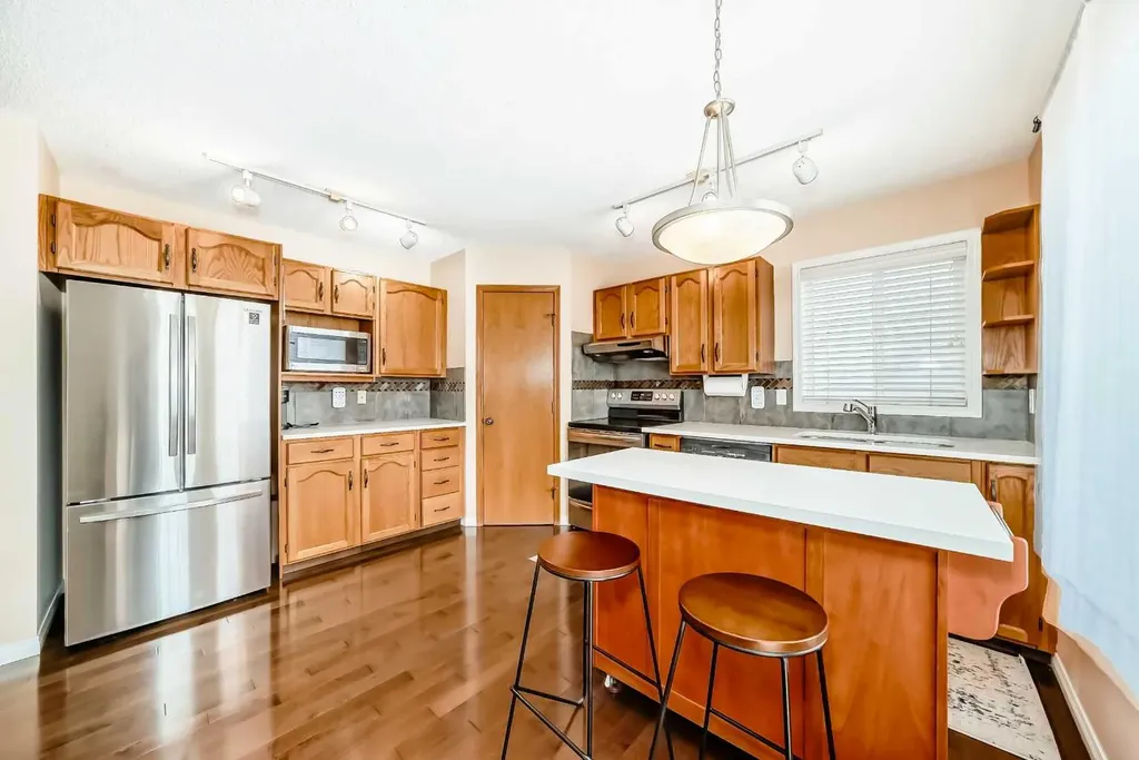 327 Hidden Ranch Circle NW Calgary AB T3A 5R3
