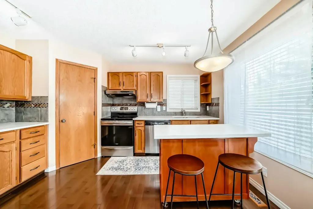 327 Hidden Ranch Circle NW Calgary AB T3A 5R3