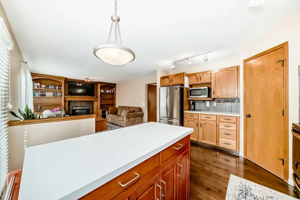 327 Hidden Ranch Circle NW Calgary AB T3A 5R3