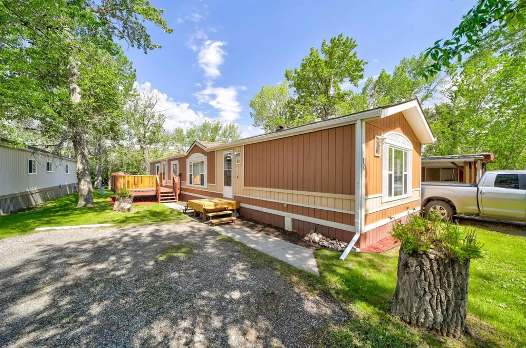 1229 Waterton Avenue Pincher Creek AB T0K 1W0