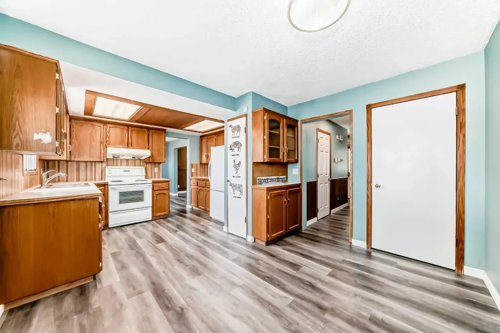 4308 55 Street NE Calgary AB T1Y 4B7