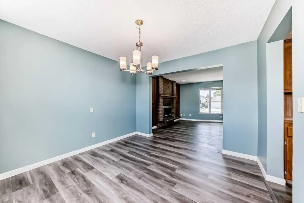 4308 55 Street NE Calgary AB T1Y 4B7