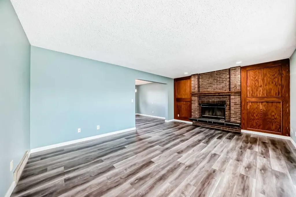 4308 55 Street NE Calgary AB T1Y 4B7