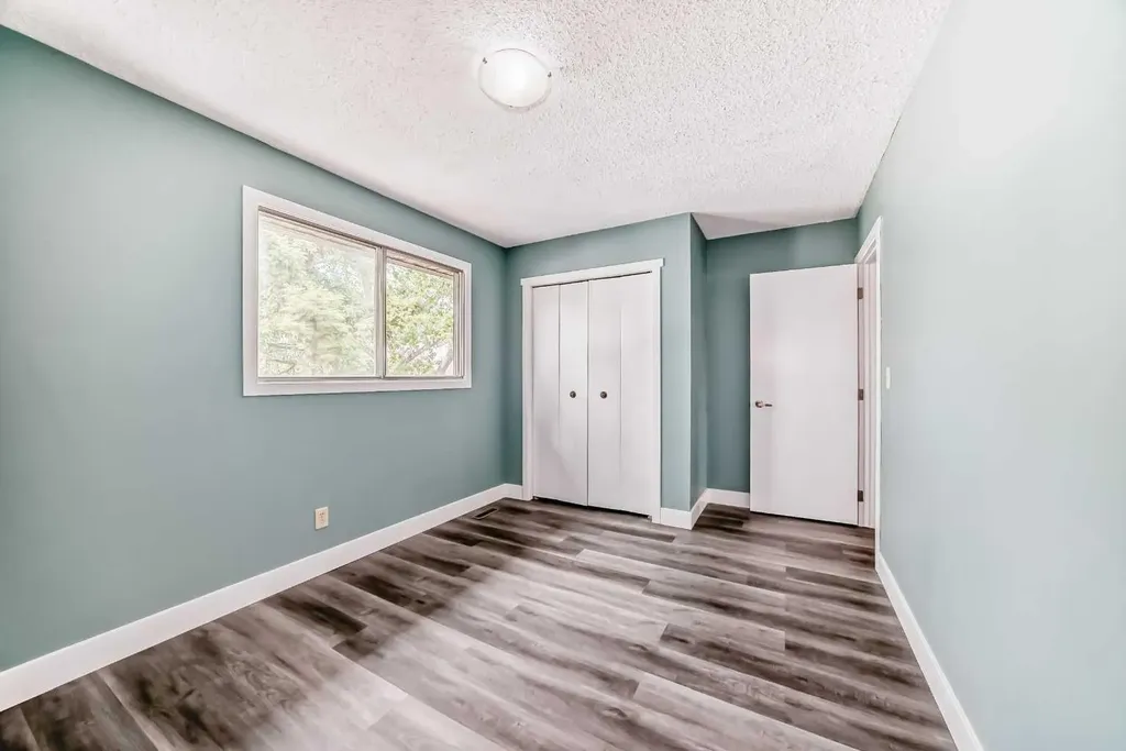 4308 55 Street NE Calgary AB T1Y 4B7