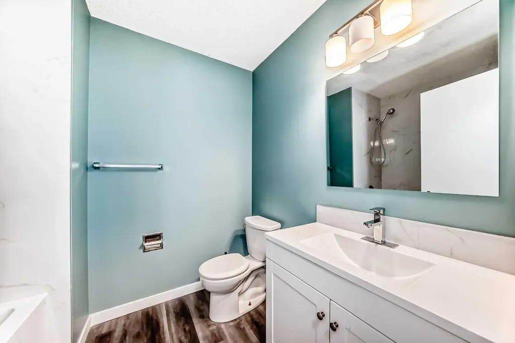 4308 55 Street NE Calgary AB T1Y 4B7