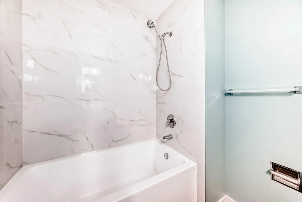 4308 55 Street NE Calgary AB T1Y 4B7